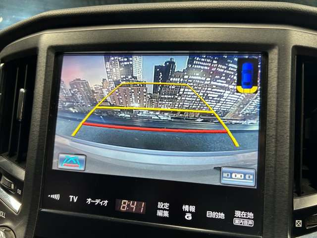 【バックカメラ】運転席から画面上で安全確認ができます。駐車が苦手な方にもオススメな便利機能です。