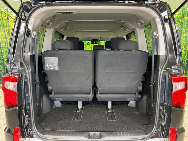 普段のお買い物や通勤、送迎等に十分な荷室スペースを確保しております。セカンドシートを倒すと、大きな荷物の積載も可能です♪