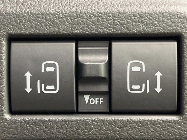 【両側パワースライドドア】スマートキーや運転席のスイッチで後席両側スライドドアの開閉が可能♪電動だから力を入れてドアを開ける必要が無く、小さなお子様でも簡単に開け閉めでき快適です♪