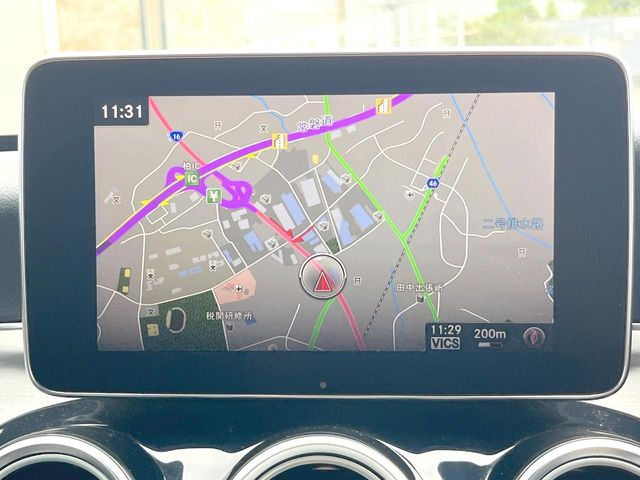 ●純正ナビ:一体感のあるナビは、高級感ある車内を演出してくれます。オーディオ機能も充実しておりますので、運転もより楽しめます♪