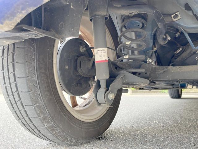 お車を安心してお乗りいただく為には、足回りの定期点検が欠かせません。サービスサポート(有償保証)では無料点検もご提供しており、安心のカーライフをお過ごしいただけるサポート体制が整っています。
