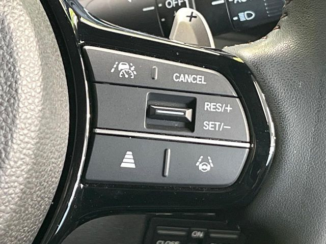 【アダプティブクルーズコントロール】高速道路での長距離走行が楽に!!自動で速度を保つクルーズコントロールが、衝突軽減システムと連携し、前方の車両を感知して車間を保つように速度調節してくれます!!