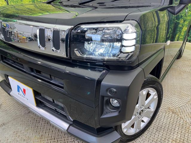 【LEDヘッドライト】悪天候や夜間走行時も良好な視界を確保し安心して運転できる高輝度LEDヘッドライトを装備!点灯速度が早く、消費電力も抑えられています。