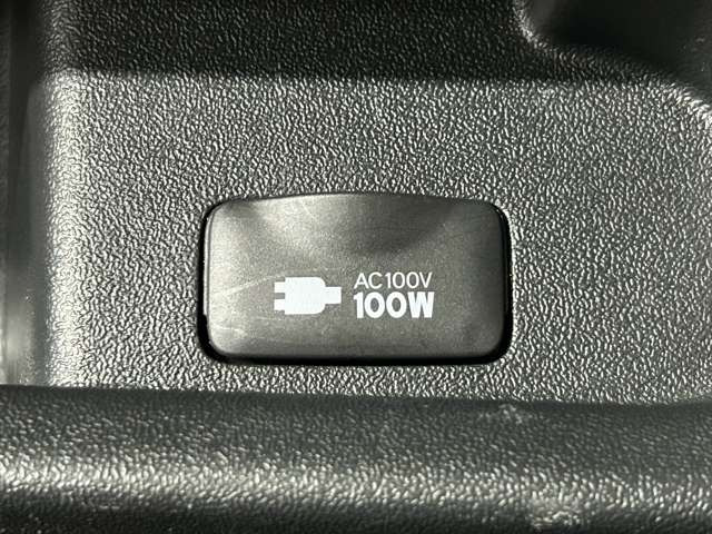 メーカーオプションの100V電源!!充電にもってこいです。