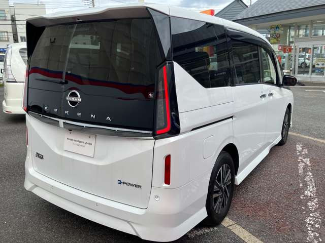 セレナ1.4 e-POWER ハイウェイスターV