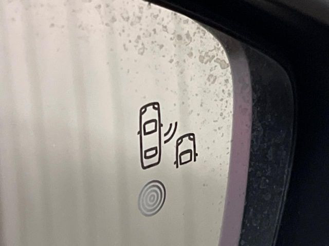 ●ブラインドアシストセンサー:視角からの車を感知し、ドライバーが車線変更を行う際に、警告音と共に注意を促してくれる安全支援機能です!