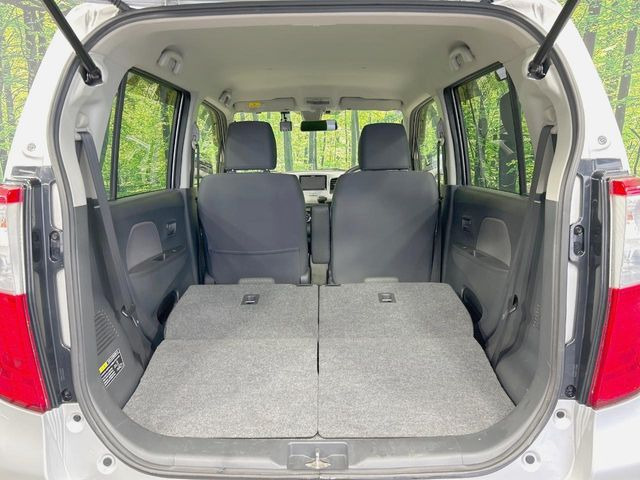 後席を格納すると、これだけの広さが!シーンに合わせたシートアレンジで、大きな荷物も積むことが出来ます♪