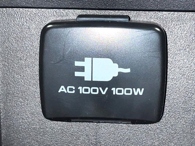 【アクセサリーコンセント】キャンプやスポーツ、アウトドアでのアクティビティはもちろん、災害・停電の際に助けにもなるAC100Vコンセントを装備♪ケータイやタブレット、ゲーム機器の充電にも♪