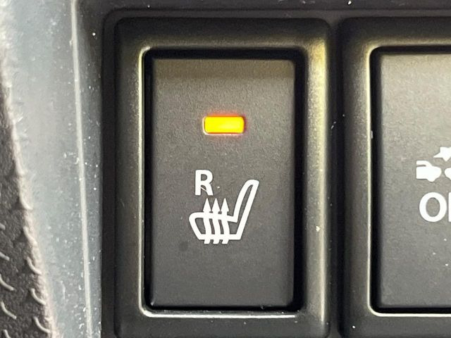 【シートヒーター】寒い日に重宝するシートヒーター!エアコンより早く温まってくれるので寒がりの人も安心ですね♪エアコンの温風は乾燥するから苦手、という方にもをおすすめです。