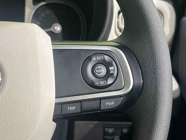 【アダプティブクルーズコントロール】高速道路での長距離走行が楽に!!自動で速度を保つクルーズコントロールが、衝突軽減システムと連携し、前方の車両を感知して車間を保つように速度調節してくれます!!