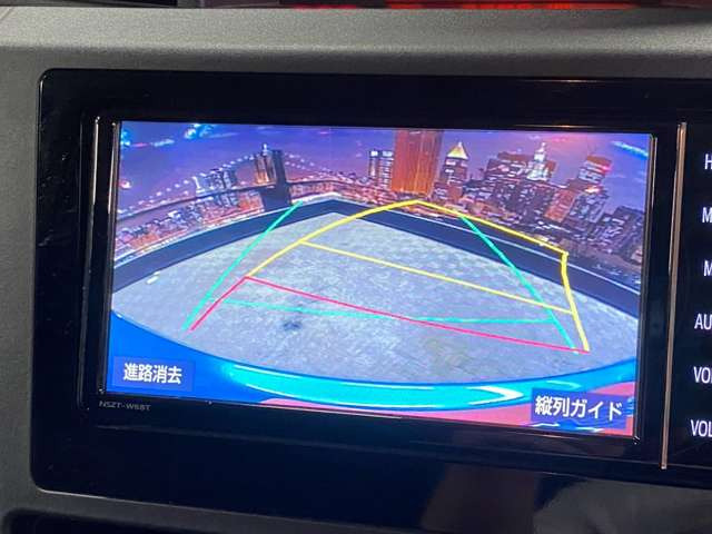 【バックカメラ】運転席から画面上で安全確認ができます。駐車が苦手な方にもオススメな便利機能です。