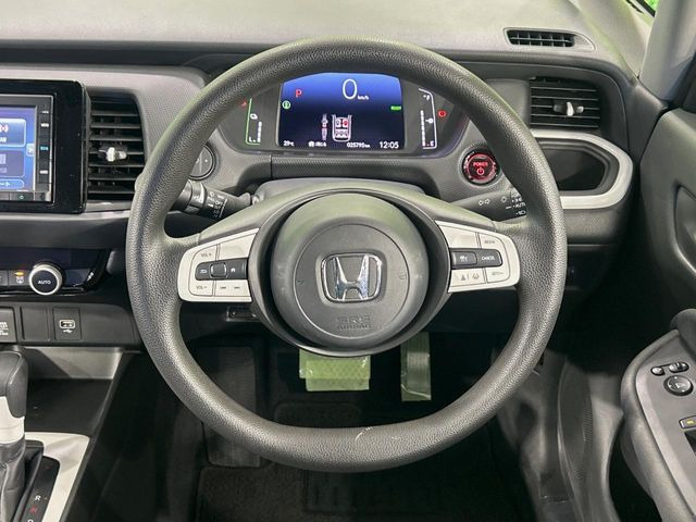 【ステアリングスイッチ】運転中、前方から目線をそらすことなく、オーディオ等の操作が可能な便利機能!安心&快適なドライブを演出してくれます♪