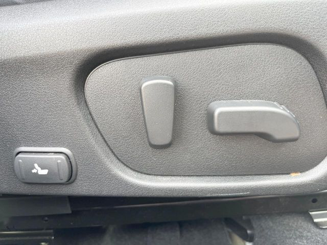 【パワーシート】スイッチ一つで簡単にシートの微調整が可能!電動だから力もいりません!快適なシートポジションにセットして、快適なドライブをお楽しみください。