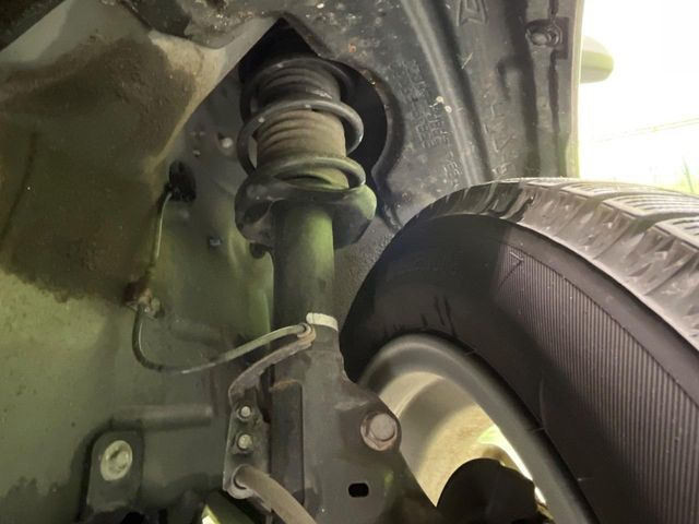 お車を安心してお乗りいただく為には、足回りの定期点検が欠かせません。サービスサポート(有償保証)では無料点検もご提供しており、安心のカーライフをお過ごしいただけるサポート体制が整っています。