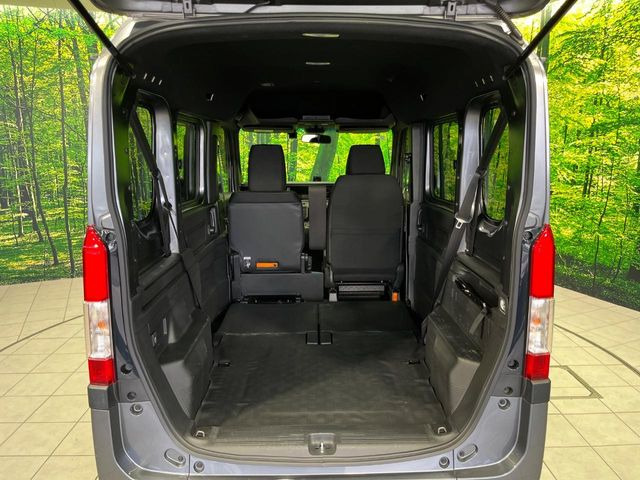 普段のお買い物や通勤、送迎等に十分な荷室スペースを確保しております。セカンドシートを倒すと、大きな荷物の積載も可能です♪