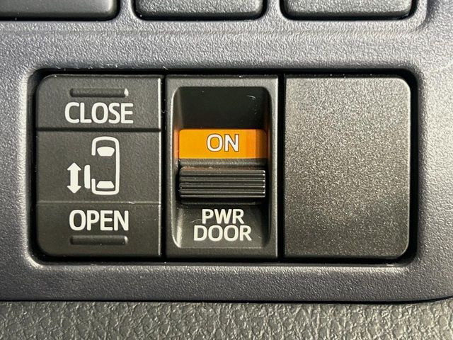 【パワースライドドア】スマートキーや運転席のスイッチでスライドドアの開閉が可能♪電動だから力を入れてドアを開ける必要が無く、小さいお子様でも、重い荷物を持っている時もラクに開け閉めできます♪