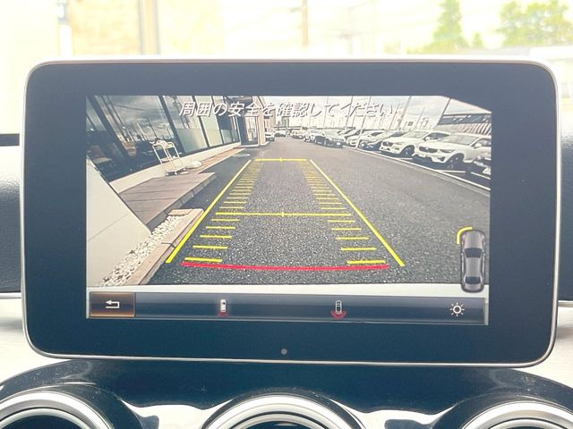 ●ガイドライン付きバックカメラ:不安な駐車もこれで安心!ガイドライン付きなので狭い箇所での駐車もラクラクです!
