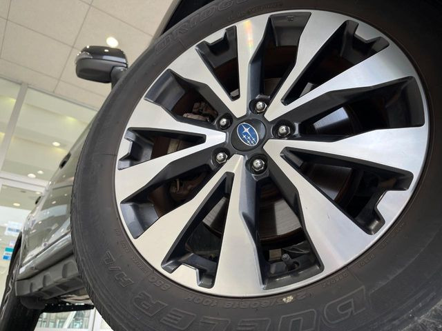 �y����18�C���`�A���~�z�C�[���z�O�ςɃ}�b�`���������A���~�z�C�[���𑕒����Ă���܂��B�e��ЊO�A���~�z�C�[����A�X�^�b�h���X�^�C�����戵�����Ă���܂��B���񂲑��k����������