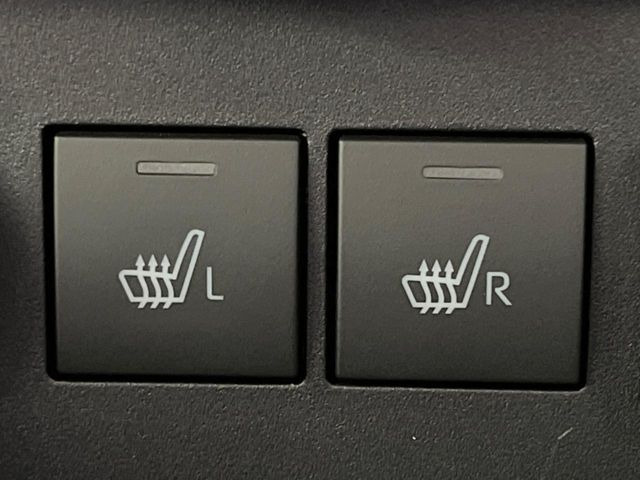 【シートヒーター】寒い日に重宝するシートヒーター!エアコンより早く温まってくれるので寒がりの人も安心ですね♪エアコンの温風は乾燥するから苦手、という方にもをおすすめです。