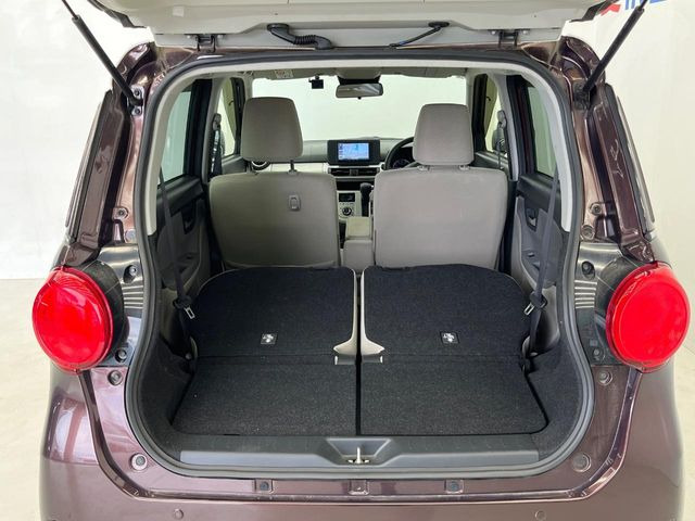 普段のお買い物や通勤、送迎等に十分な荷室スペースを確保しております。セカンドシートを倒すと、大きな荷物の積載も可能です♪