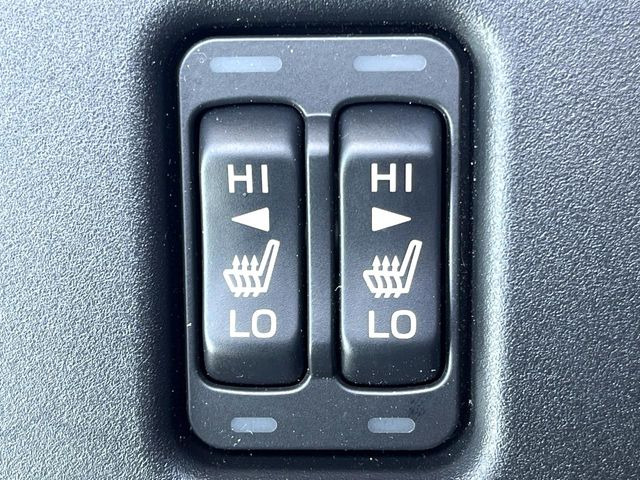 【シートヒーター】寒い日に重宝するシートヒーター!エアコンより早く温まってくれるので寒がりの人も安心ですね♪エアコンの温風は乾燥するから苦手、という方にもをおすすめです。