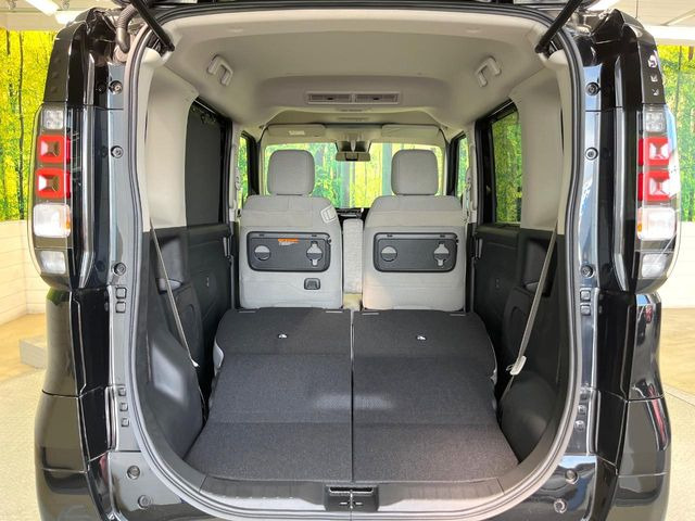 普段のお買い物や通勤、送迎等に十分な荷室スペースを確保しております。セカンドシートを倒すと、大きな荷物の積載も可能です♪