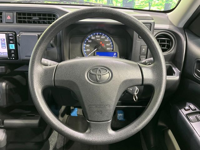 インテリアに合わせたデザインのステアリングは、運転される方のことも考え、運転しやすい形状、大きさです。是非一度、実際に触ってお確かめください。