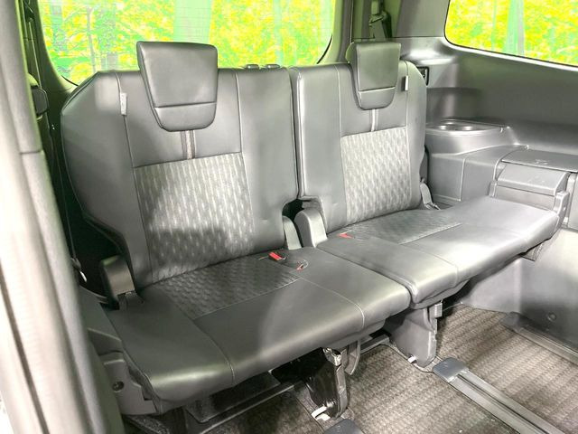 3列目シートはもちろん状態良好☆大人でもゆったりと座って頂けますので、大人数でのお出かけもラクラクです♪ご家族で、気の知れた仲間で、ドライブに行くのが楽しみですね♪