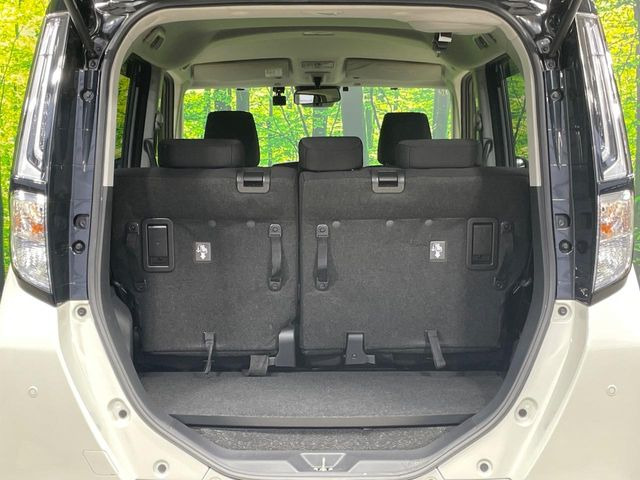 普段のお買い物や通勤、送迎等に十分な荷室スペースを確保しております。セカンドシートを倒すと、大きな荷物の積載も可能です♪