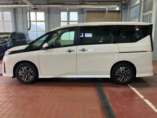 セレナ1.4 e-POWER ハイウェイスターV