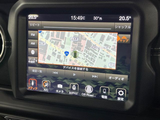 ●純正ナビ:一体感のあるナビは、高級感ある車内を演出してくれます。オーディオ機能も充実しておりますので、運転もより楽しめます♪