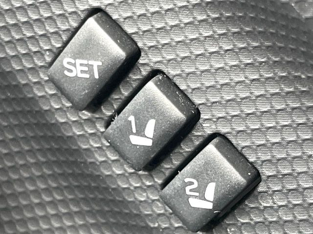 【メモリー機能付きパワーシート】ドライバーごとに設定したシート位置を記憶して、ボタン一つで切り替えできる便利な機能!運転する方が複数名いらっしゃるご家庭におすすめです♪