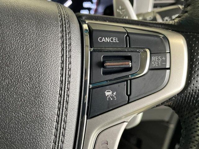 【レーダークルーズコントロール】高速道路での長距離走行が楽に!!自動で速度を保つクルーズコントロールが、衝突軽減システムと連携し、前方の車両を感知して車間を保つように速度調節してくれます!!