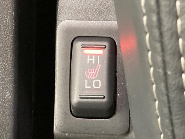 【シートヒーター】寒い日に重宝するシートヒーター!エアコンより早く温まってくれるので寒がりの人も安心ですね♪エアコンの温風は乾燥するから苦手、という方にもをおすすめです。