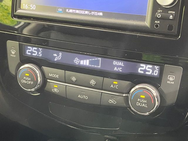 【オートエアコン】一度お好みの温度に設定すれば、車内の温度を検知し風量や温度を自動で調整。暑い&hellip;寒い&hellip;と何度もスイッチ操作をする必要はありません。快適な車内空間には必須の機能ですね♪