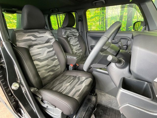 運転席シート廻りは使用感も少なく、良好な状態となっています。丁寧に使われていたことがよくわかりますね。