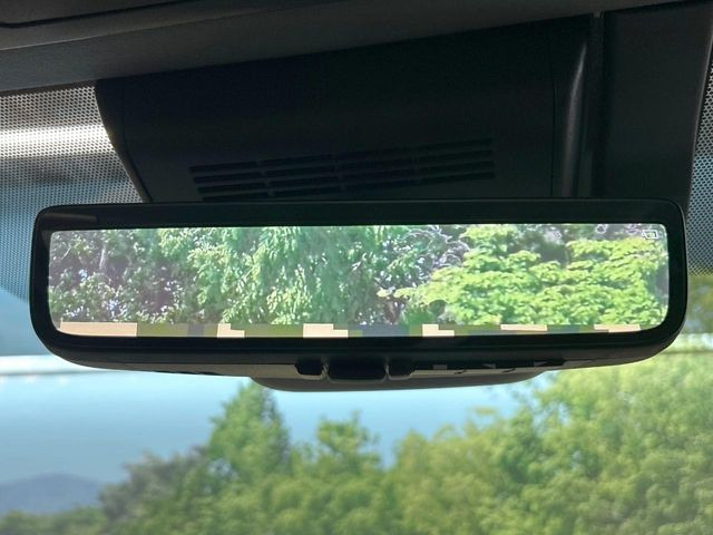 【デジタルインナーミラー】後席の大きな荷物や同乗者で後方が確認しづらい時でも安心!カメラが撮影した車両後方の映像をルームミラー内に表示。クリアな視界で状況の確認が可能です!