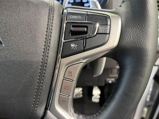 【レーダークルーズコントロール】高速道路での長距離走行が楽に!!自動で速度を保つクルーズコントロールが、衝突軽減システムと連携し、前方の車両を感知して車間を保つように速度調節してくれます!!