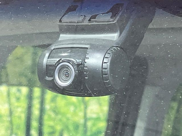 【ドライブレコーダー】ドライブレコーダー装備!走行中はもちろん、あおり運転や事故に遭遇した際、映像で記録し、万一のリスクに備えます。※記録用SDカードはお客様ご自身でご準備いただく必要があります。