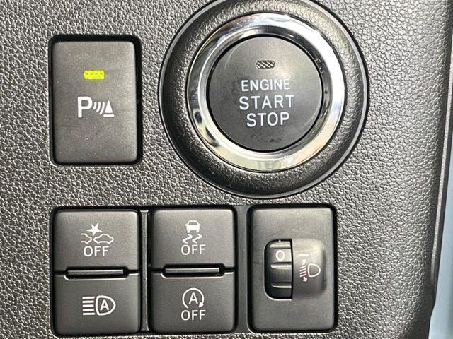 【スマートアシスト】走行中に前方の車両等を認識し、衝突しそうな時は警報とブレーキで衝突回避と被害軽減をアシスト。より安全にドライブをお楽しみいただけます。