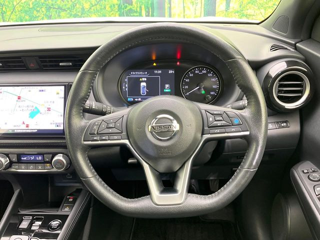 ステアリングも使用感が少なく、きれいな状態となっております♪