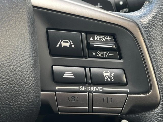 【全車速追従機能付クルーズコントロール】高速道路での長距離走行が楽に!!自動で速度を保つクルーズコントロールが、衝突軽減システムと連携し、前方の車両を感知して車間を保つように速度調節してくれます!!