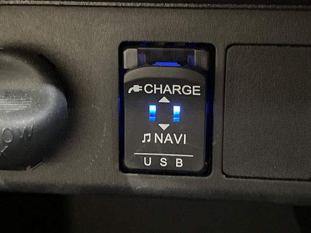 【アクセサリーコンセント】キャンプやスポーツ、アウトドアでのアクティビティはもちろん、災害・停電の際に助けにもなるAC100Vコンセントを装備♪ケータイやタブレット、ゲーム機器の充電にも♪