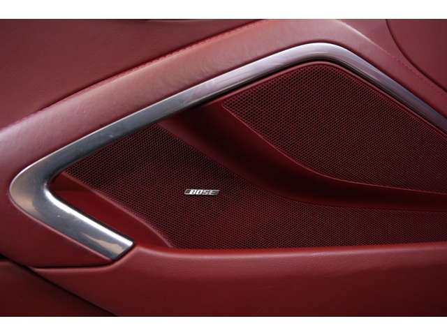 BOSE�T���E���h�T�E���h�V�X�e�����I������Ă���A�ԓ���Ԃ��㎿�ȋ�Ԃւƕς��Ă���܂��B