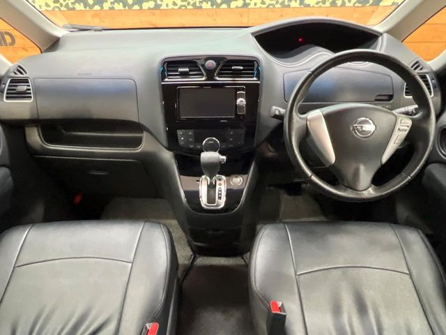セレナ2.0 ハイウェイスター Vセレクション+Safety II S-HYBRID