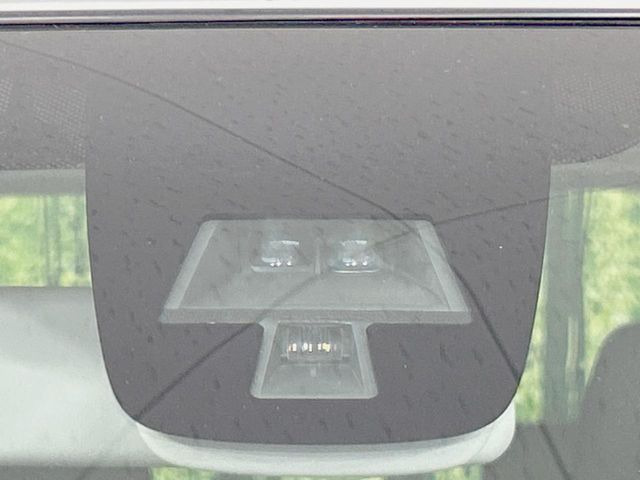 【スズキ レーダーブレーキサポート】走行中に前方の車両等を認識し、衝突しそうな時は警報とブレーキで衝突回避と被害軽減をアシスト。より安全にドライブをお楽しみいただけます。