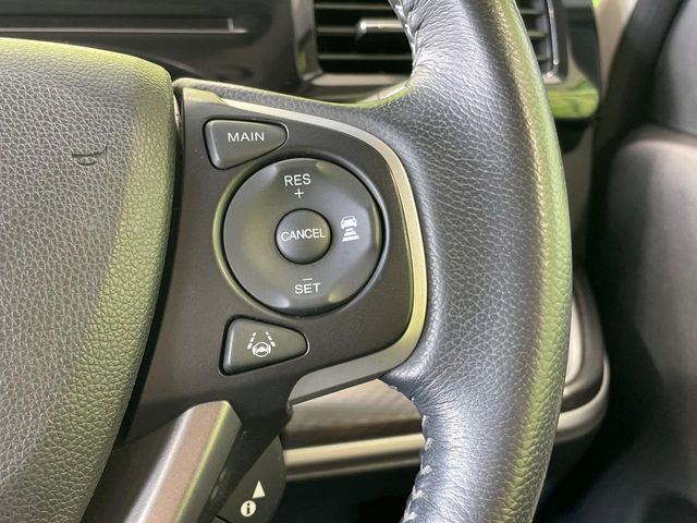 【アダプティブクルーズコントロール】高速道路での長距離走行が楽に!!自動で速度を保つクルーズコントロールが、衝突軽減システムと連携し、前方の車両を感知して車間を保つように速度調節してくれます!!