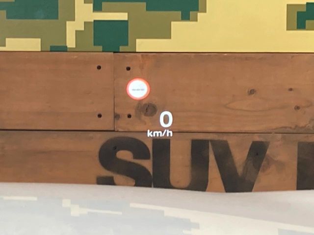 �y�J���[�w�b�h�A�b�v�f�B�X�v���C�z���݂̑��x�⑖�s�����f�W�^���\���ŉ^�]�ȑO���̃K���X�ɓ��e!�J���[�t���Ŏ��F���������A�^�]���ڐ������炳���K�v�ȏ����m�F�ł���̂łƂ��Ă��֗��ň��S!