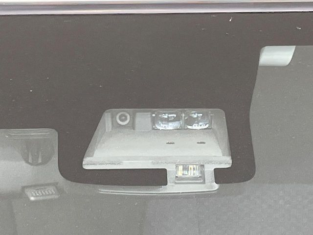 【トヨタセーフティセンス】走行中に前方の車両等を認識し、衝突しそうな時は警報とブレーキで衝突回避と被害軽減をアシスト。より安全にドライブをお楽しみいただけます。