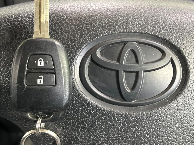 【キーレス】少し離れた場所からでもボタン一つでドアの開錠・施錠ができるのでとっても便利!ドアの鍵穴周りに傷をつけることもありません♪